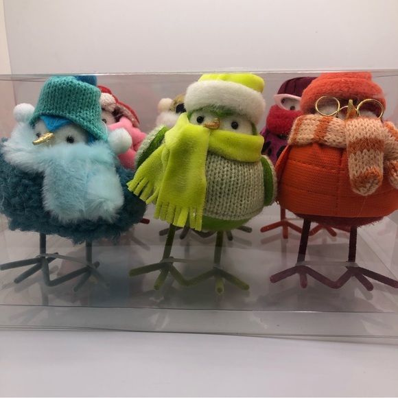 2023 Featherly Friends: Flock of 6 mini, colorful birds (Wondershop Targ… - Picture 3 of 8